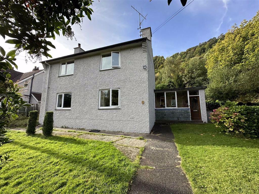 Gwydyr Road, Dolgarrog 3 bed detached house £215,000