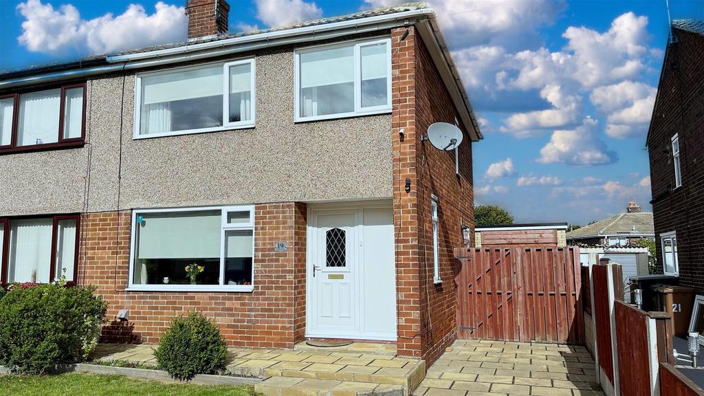 Kingsley Avenue, Ferrybridge 3 bed semidetached house £190,000