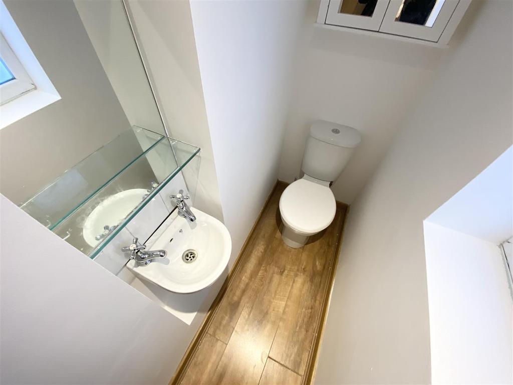Cedar Grove, Waterloo, Liverpool 3 bed semidetached house £1,250 pcm