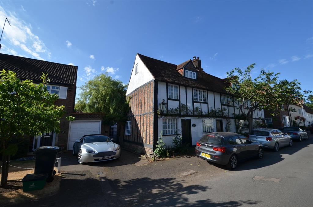 Church End, Redbourn, St. Albans 3 bed house £2,100 pcm (£485 pw)