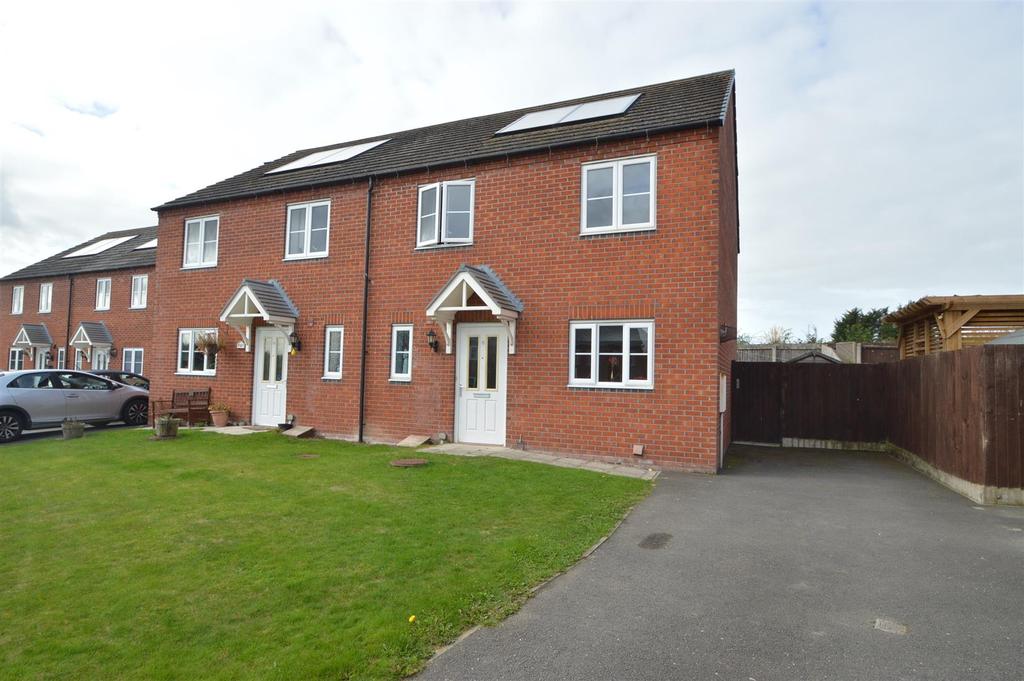 15 Oaklands View, Hanwood, Shrewsbury, SY5 8NQ 3 bed semidetached