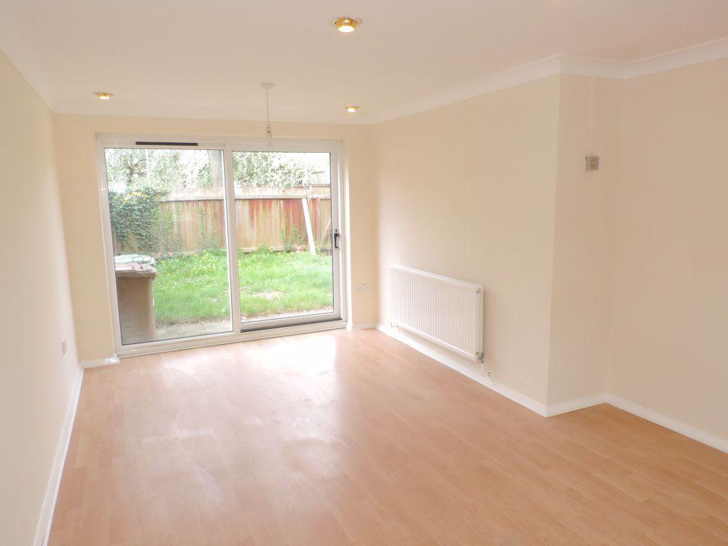 Willonholt, Ravensthorpe, Peterborough. 3 bed terraced house £895 pcm
