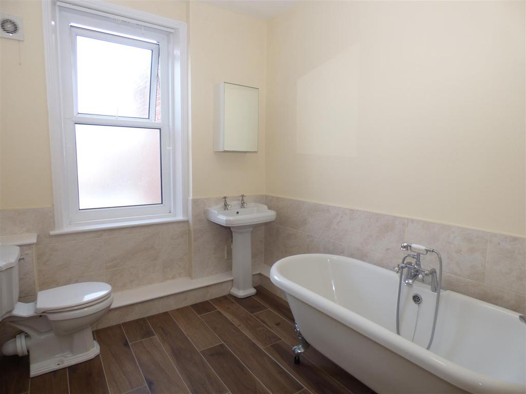 Hulne Avenue, Tynemouth 4 bed £975 pcm (£225 pw)