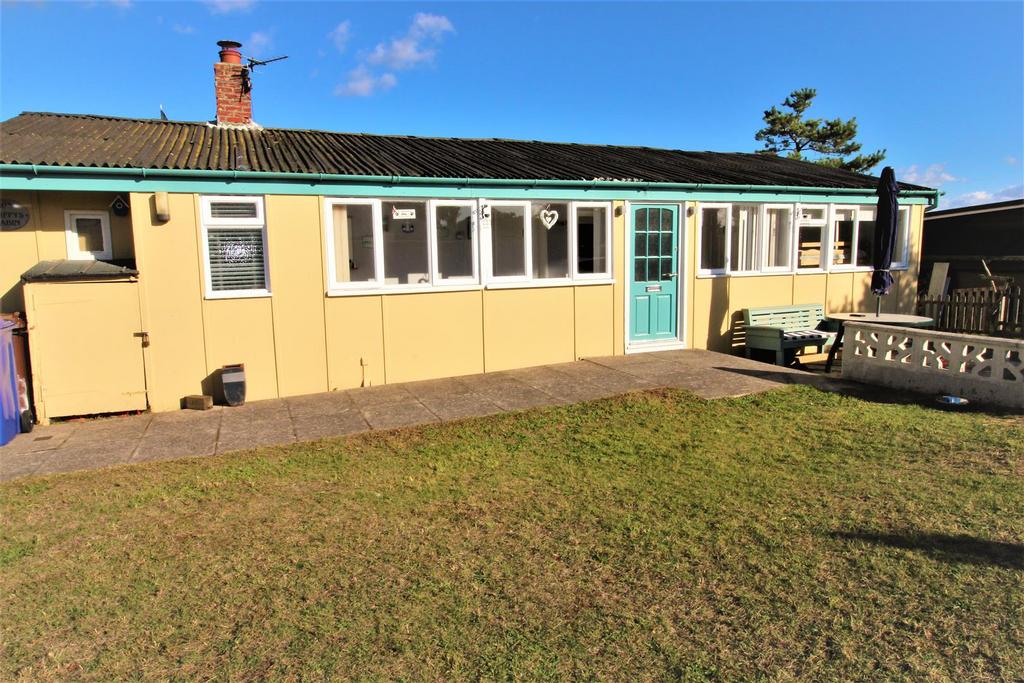 6th Avenue, Humberston Fitties, Humberston, Grimsby, N.E. Lincs, DN36 4HD 3 bed chalet for sale