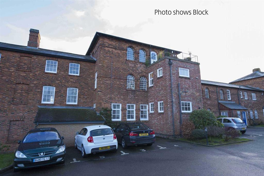 Court Mews, Wellingborough 2 bed flat £795 pcm (£183 pw)