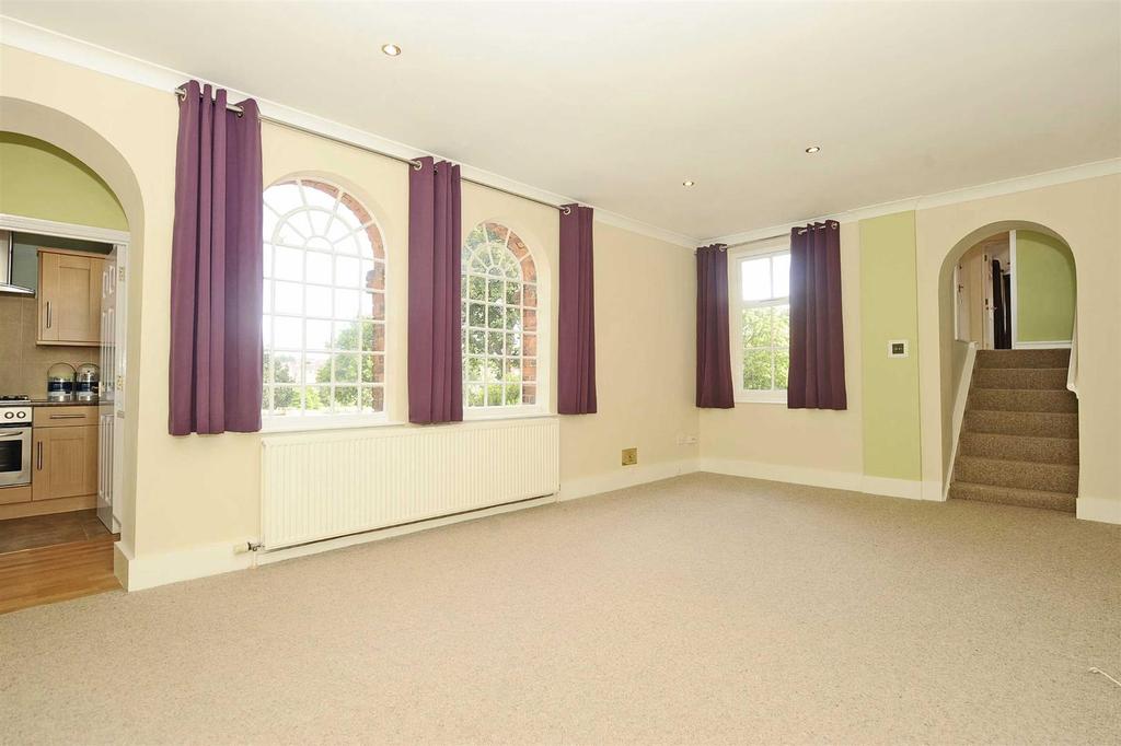 Court Mews, Wellingborough 2 bed flat £795 pcm (£183 pw)
