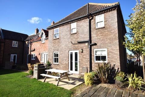 4 bedroom end of terrace house for sale - Green Close, The Bay, Filey