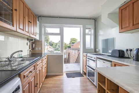 3a Craddocks Parade, Ashtead, KT21 1QL
