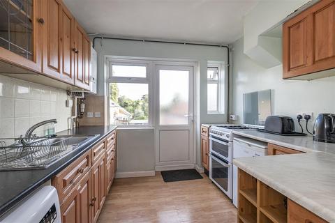 3a Craddocks Parade, Ashtead, KT21 1QL