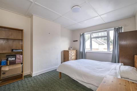 3a Craddocks Parade, Ashtead, KT21 1QL