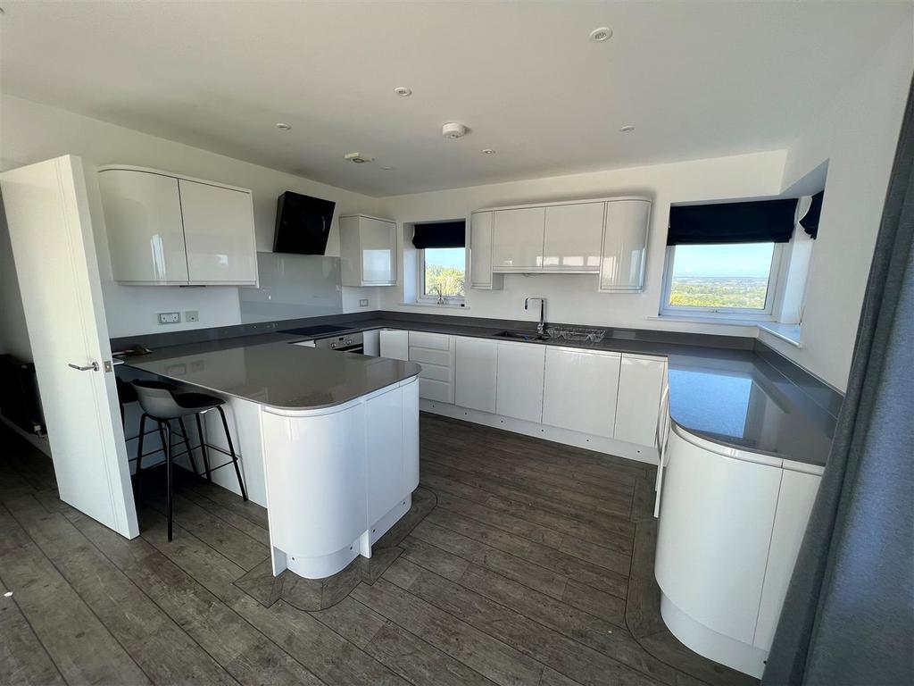 3 Harbour -  kitchen.jpg