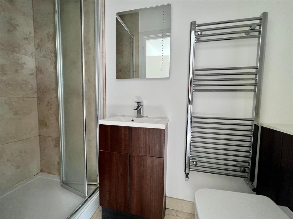 3 Harbour -  ensuite.jpg