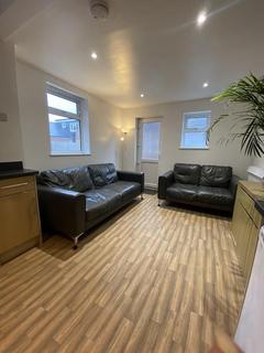 6 bedroom semi-detached house to rent, *£135pppw excluding bills* Kimbolton Avenue, Lenton