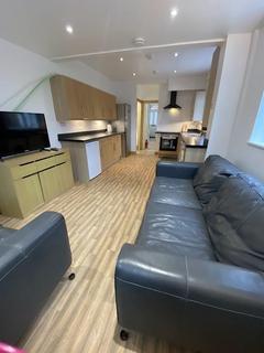 6 bedroom semi-detached house to rent, *£135pppw excluding bills* Kimbolton Avenue, Lenton