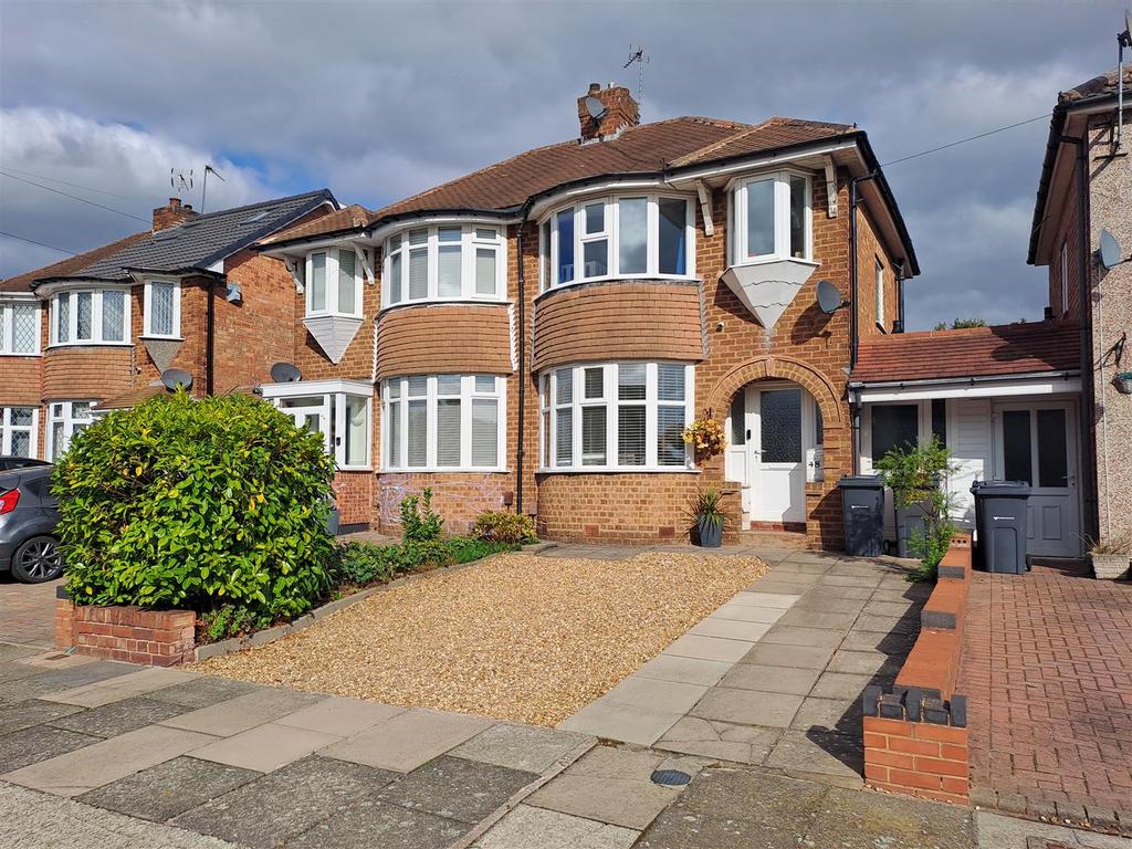 Larne Road, Sheldon, Birmingham 3 bed semidetached house £250,000