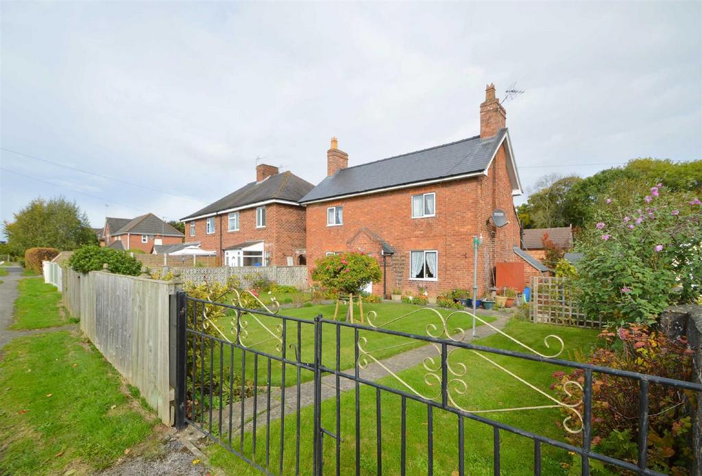 Holyhead Road, Montford Bridge, Shrewsbury 3 bed detached house for