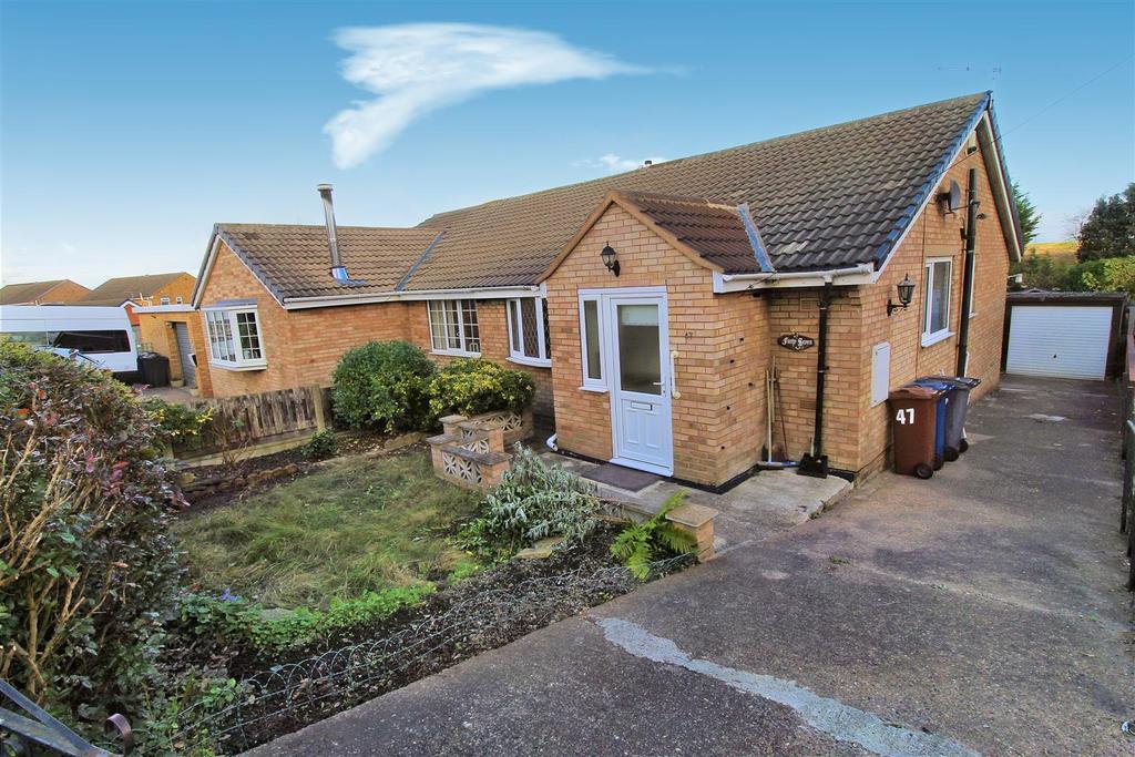 Wood Lane, Carlton, Barnsley. S71 3JQ 2 bed semidetached bungalow £