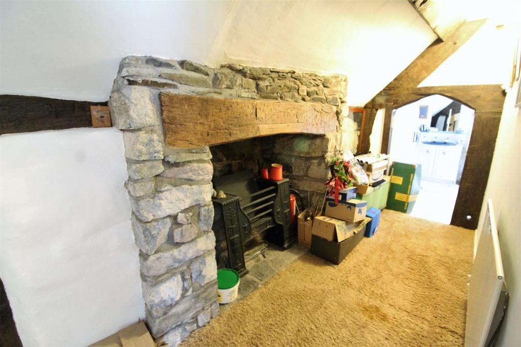 Fireplace 2.jpg