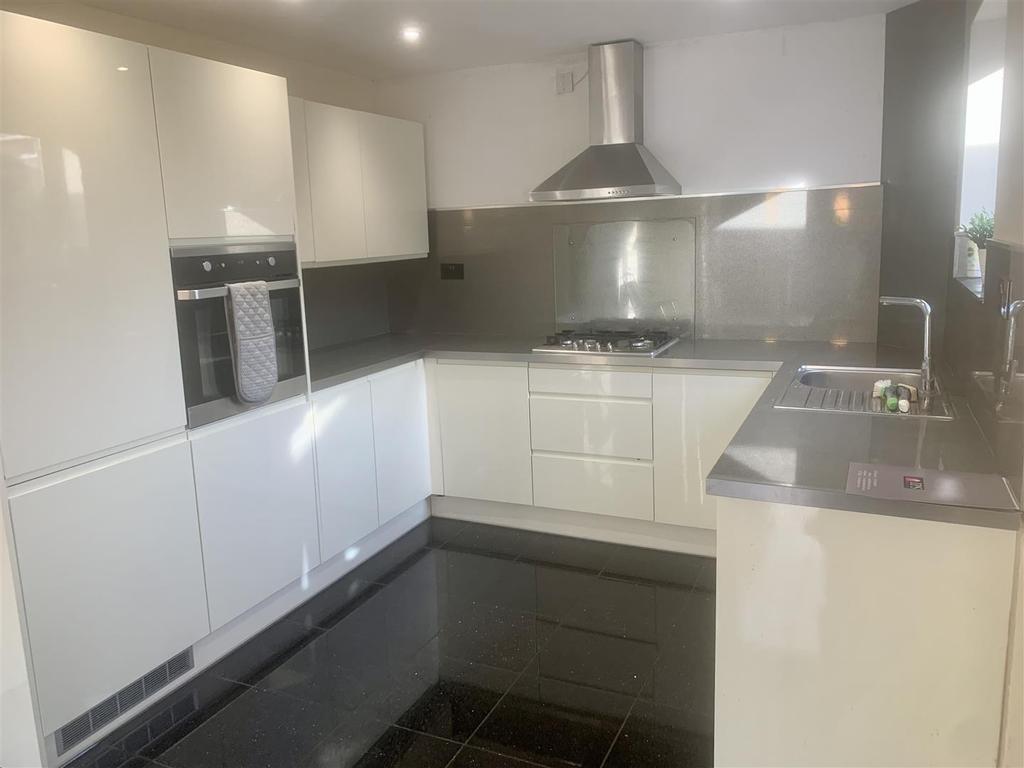 Farnham Walk, West Hallam, Ilkeston 3 bed end of terrace house £875 pcm (£202 pw)