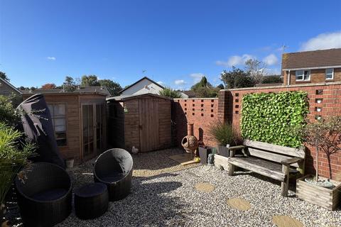 8 Mayfield Close, St Austell, PL25 3PD