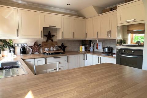 8 Mayfield Close, St Austell, PL25 3PD
