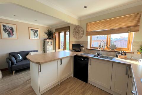 8 Mayfield Close, St Austell, PL25 3PD