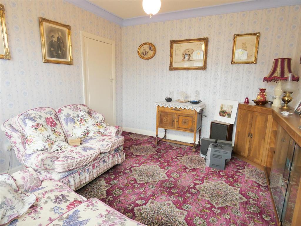 Beeches Road, Great Barr, Birmingham 3 bed semidetached house £325,000