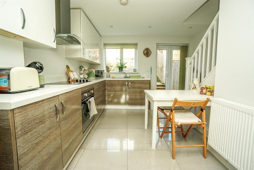 Endeavour Way, Hastings 2 bed end of terrace house £250,000