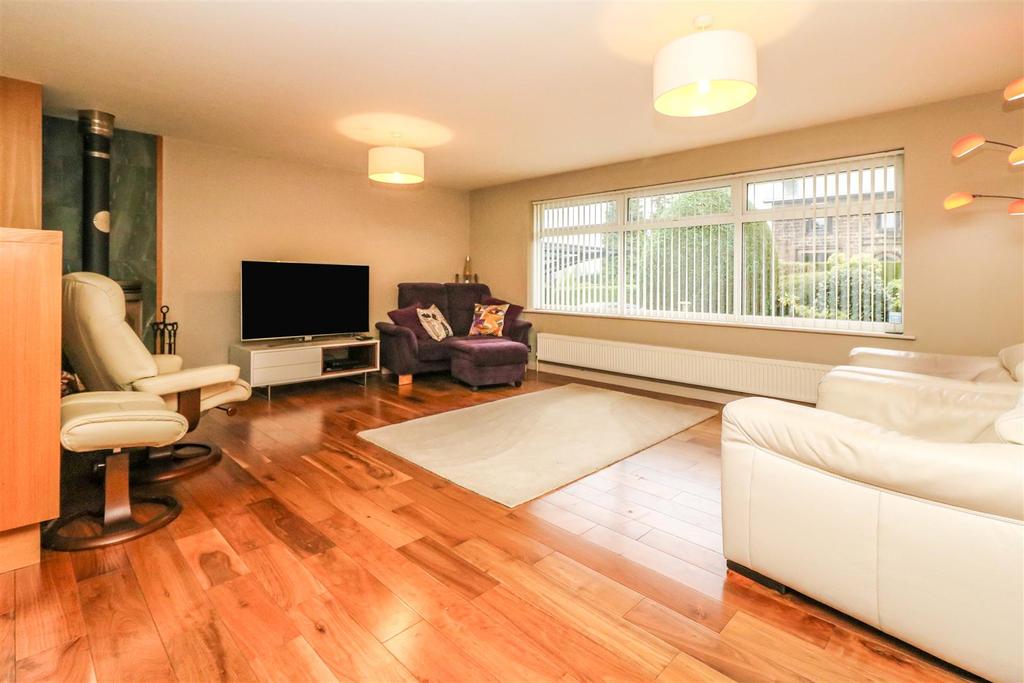 Whiston Grove, Rotherham 2 bed detached bungalow for sale £