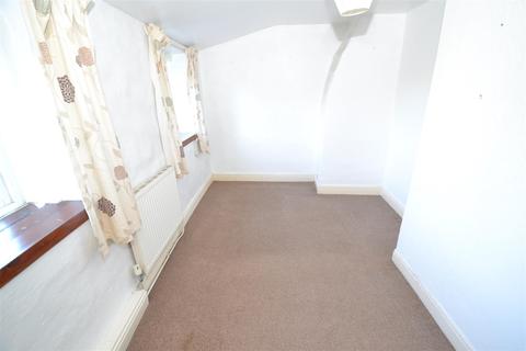 22 Holts Lane, Clayton, Bradford, BD14 6BL