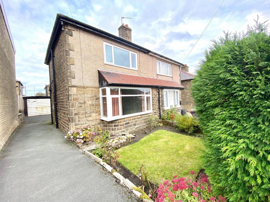 Gleanings Avenue, Norton Tower, Halifax 2 bed semidetached house £