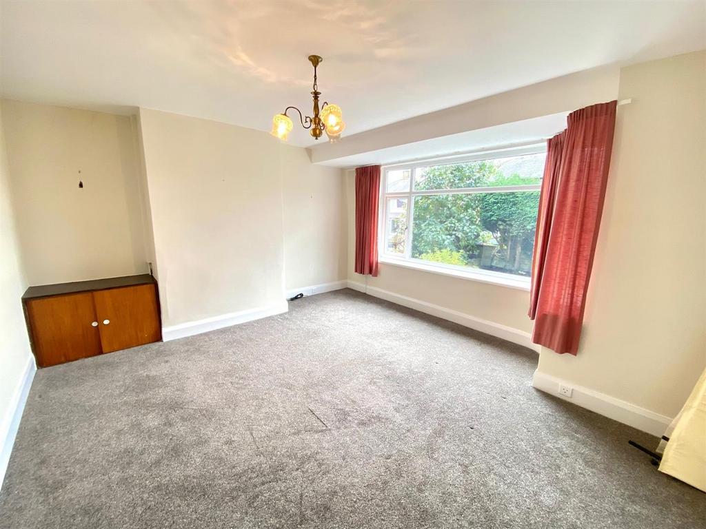 Gleanings Avenue, Norton Tower, Halifax 2 bed semidetached house £