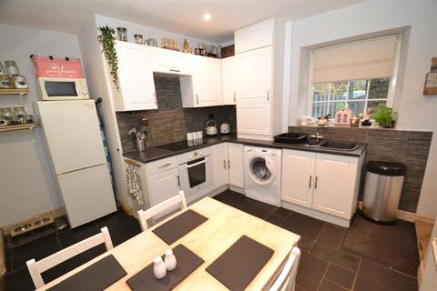 13 Albert Road, Queensbury, Bradford, BD13 1PA