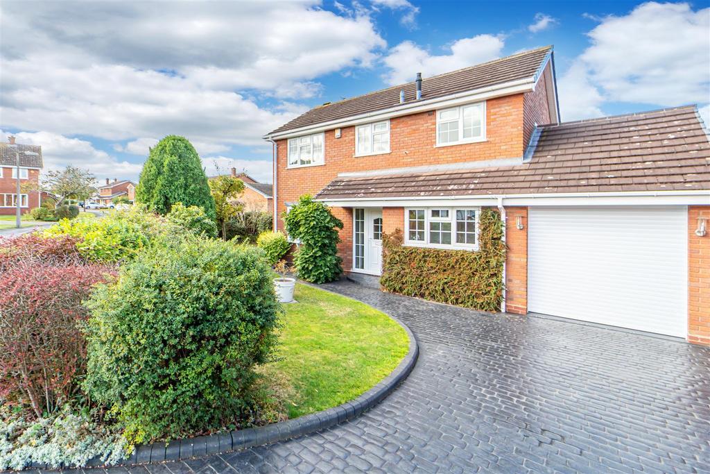 24 Hawksmoor Drive, Perton... 3 bed detached house £339,950