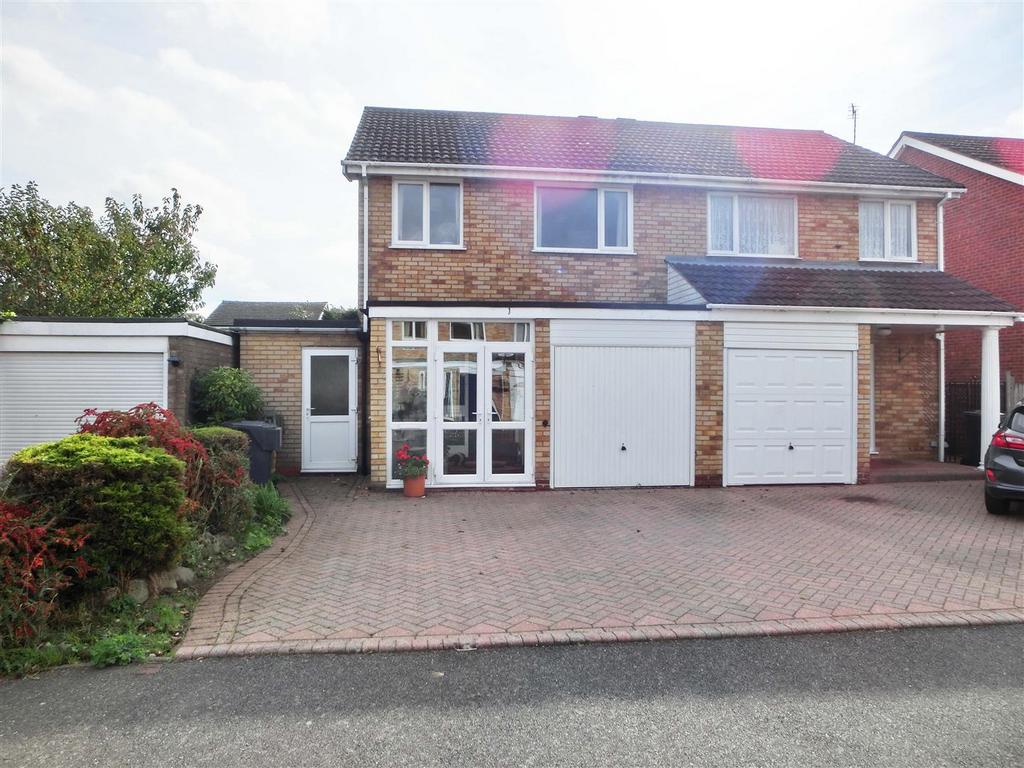 The Spinney, Wythall 3 bed semidetached house £300,000