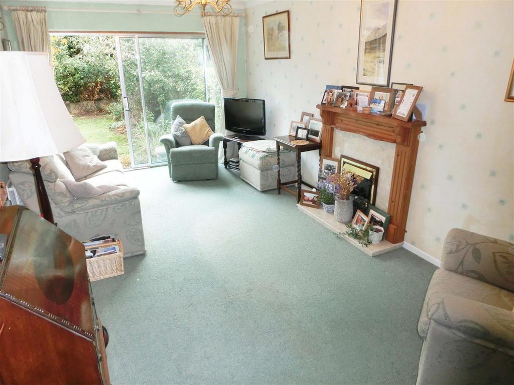 The Spinney, Wythall 3 bed semidetached house £300,000