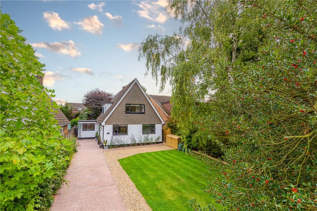 Roundwood Lane, Harpenden, Hertfordshire 4 bed detached house for sale