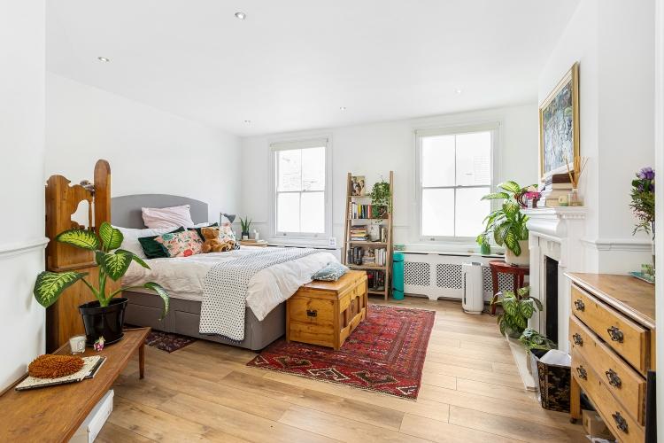 Horder Road, Fulham, London SW6 3 bed house £3,987 pcm (£920 pw)