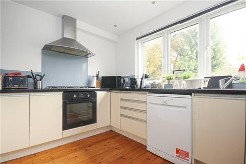 4 bedroom terraced house to rent, Goodman Crescent, London, SW2