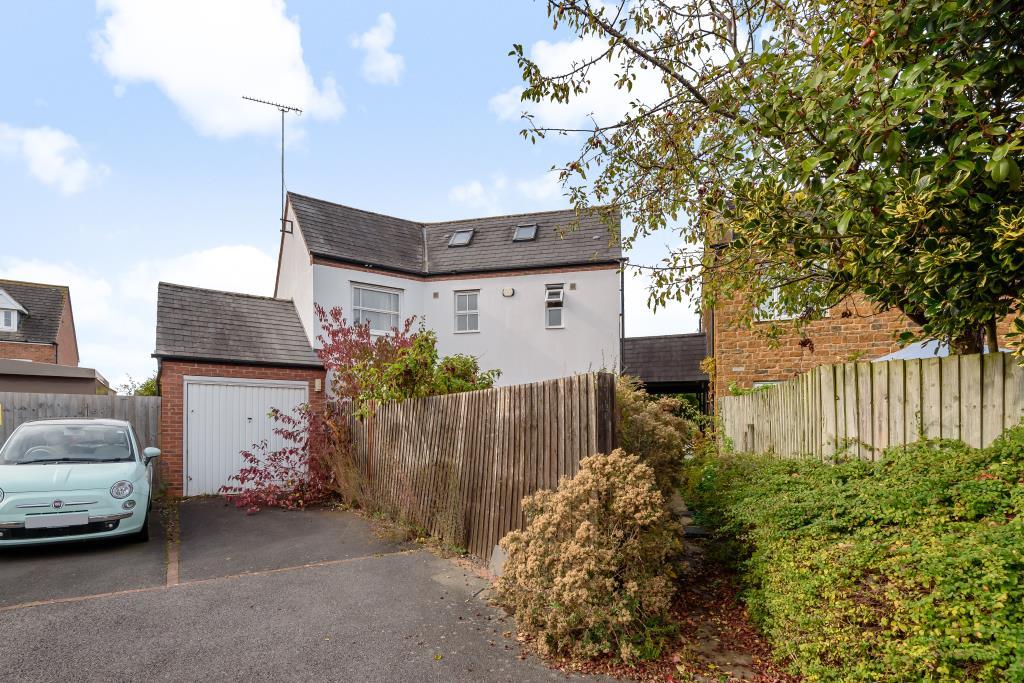 Banbury, Oxfordshire, OX16 3 bed detached house for sale £250,000