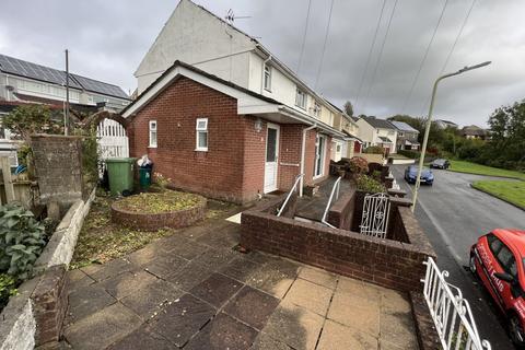 2 Highlands Close, Tonyrefail, Porth, CF39 8NL