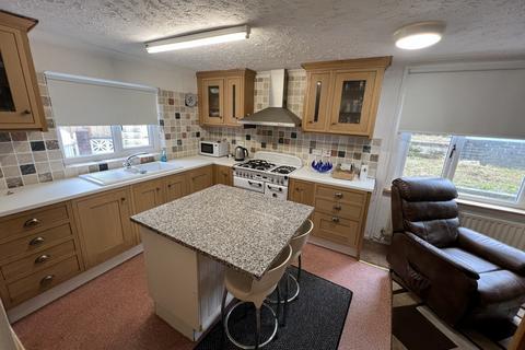 2 Highlands Close, Tonyrefail, Porth, CF39 8NL