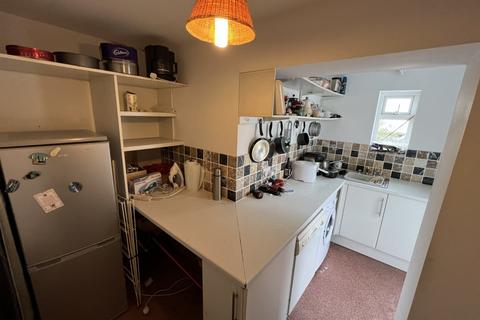 2 Highlands Close, Tonyrefail, Porth, CF39 8NL