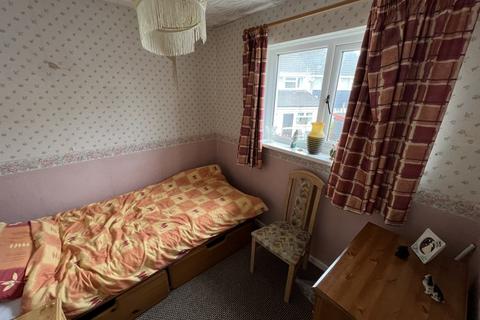 2 Highlands Close, Tonyrefail, Porth, CF39 8NL