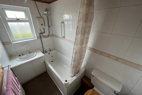 2 Highlands Close, Tonyrefail, Porth, CF39 8NL