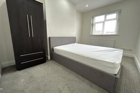 3 bedroom maisonette to rent, Percy Road, London, W12