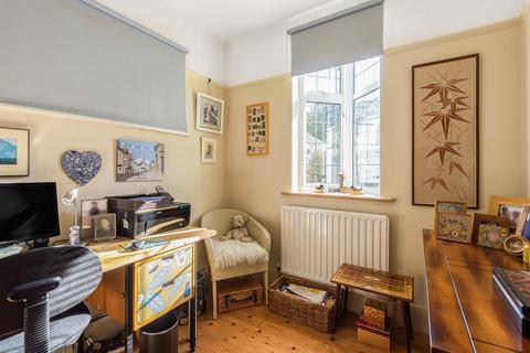 55 Ernest Grove, Beckenham, BR3 3HY