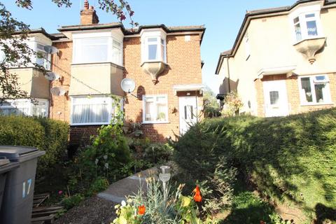 2 bedroom flat to rent, Woodgrange Close, Kenton, HA3 0XH