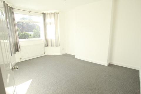 2 bedroom flat to rent, Woodgrange Close, Kenton, HA3 0XH