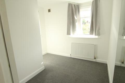 2 bedroom flat to rent, Woodgrange Close, Kenton, HA3 0XH